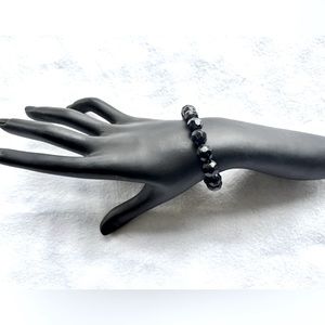 Elegant Black Stretch Bracelet
(Medium-sized Beads)